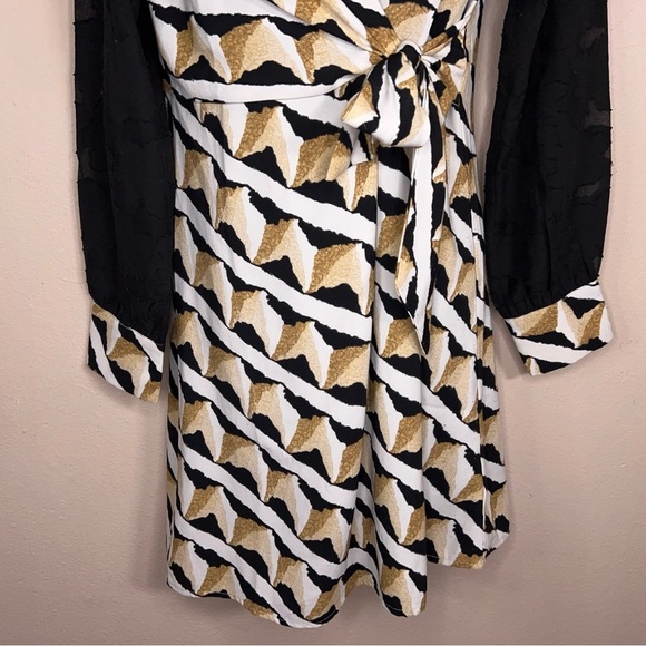 Small THML Dress Long Sleeve Black Beige White Geometric Print Tie Accent - Picture 4 of 15